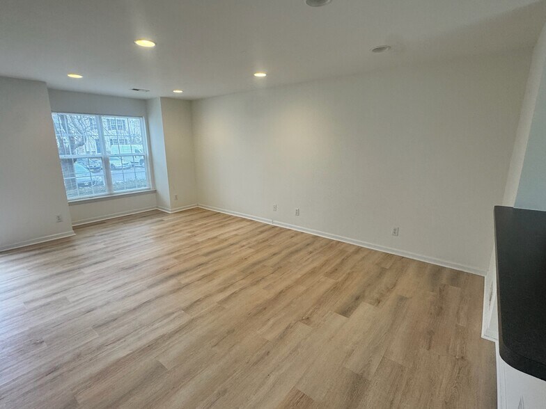 Building Photo - 1496 Artisan Ct