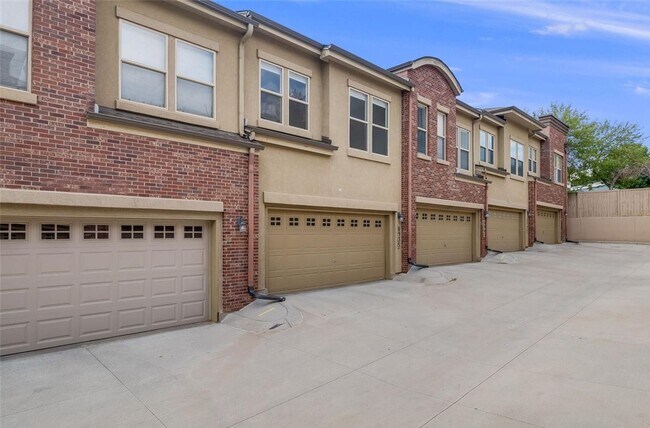 Building Photo - Updated 2BD, 2.5BA Townhome in Centennial ...