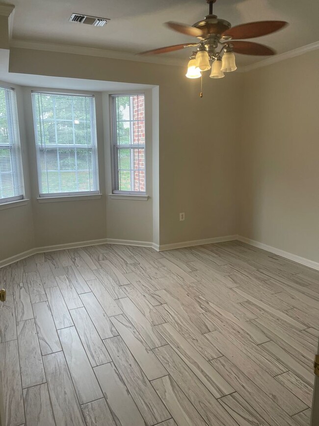 Building Photo - 1BR 1 B available 10/3/24- Carriage Hill