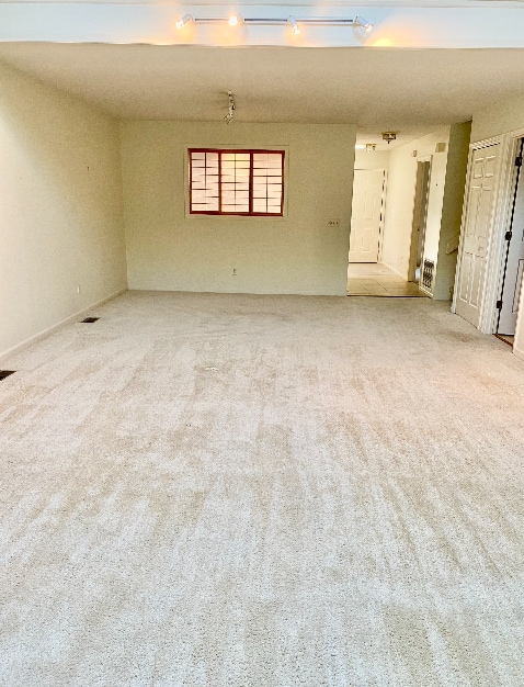 Building Photo - 3 bedroom 3 bathroom Condo in The Oaks