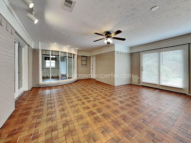 Building Photo - 1804 Mercedes Pl