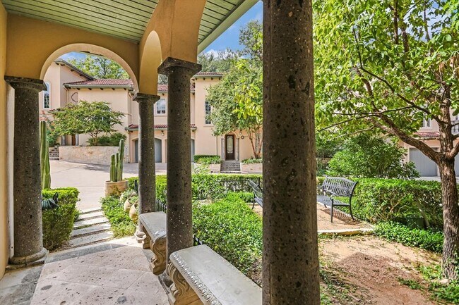 Building Photo - 1529 Barton Springs Rd
