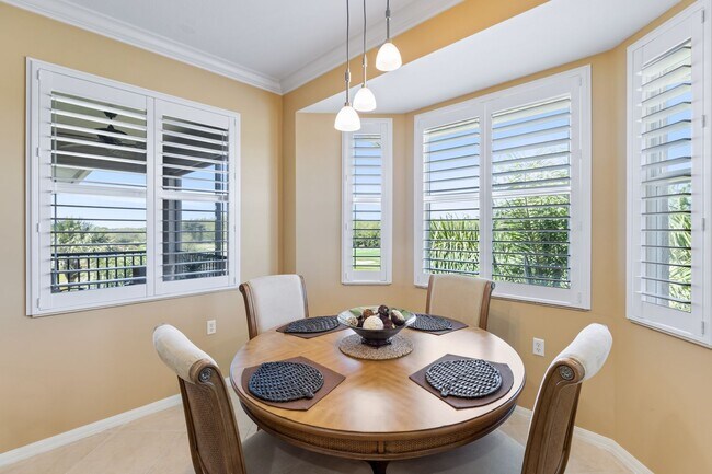 Building Photo - ** HERITAGE BAY ** 2 BED / 2 BATH - CONDO ...