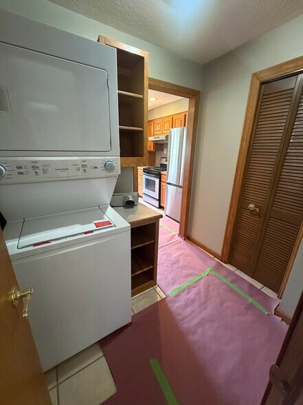 Building Photo - 7748 Crestwood Ln