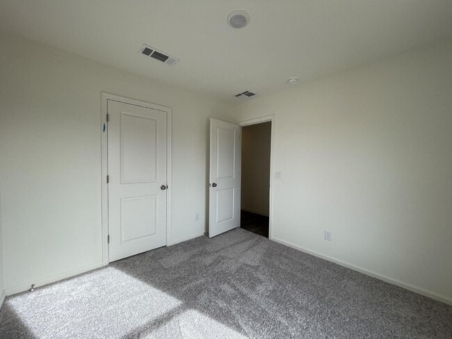 Building Photo - $1,675 rent - Home in gated community with...