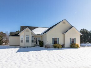 Building Photo - Single family - unfurnished - YEAR ROUND rental - Mill Pond Acres