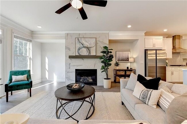 Building Photo - 3159 Clairebrooke Ave