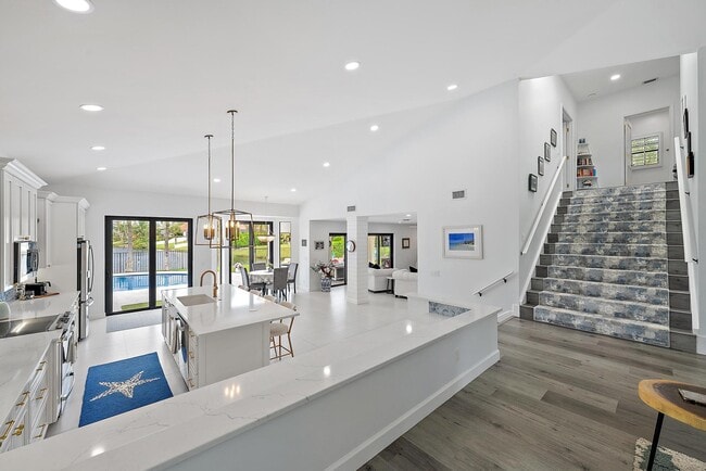 Building Photo - 129 Olympus Way