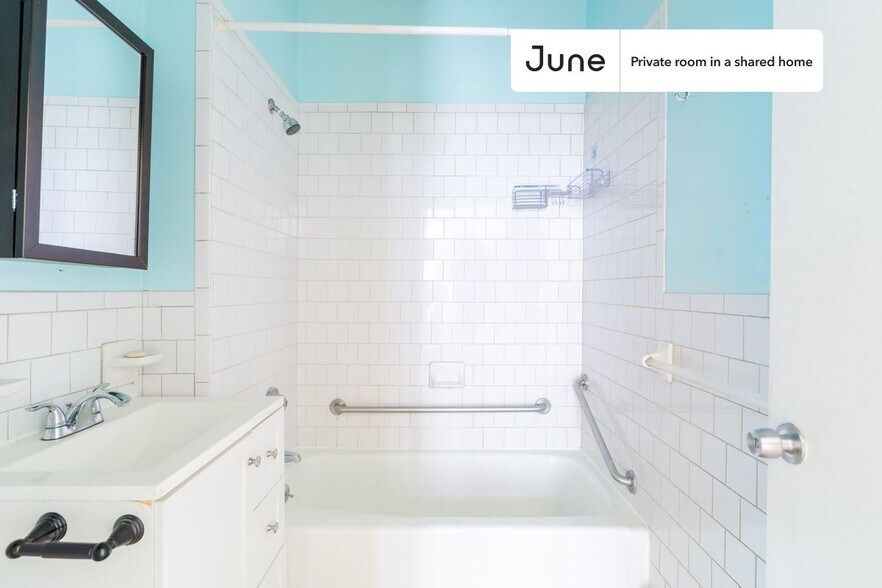 Building Photo - Room in Shared 2 bed/1 bath home