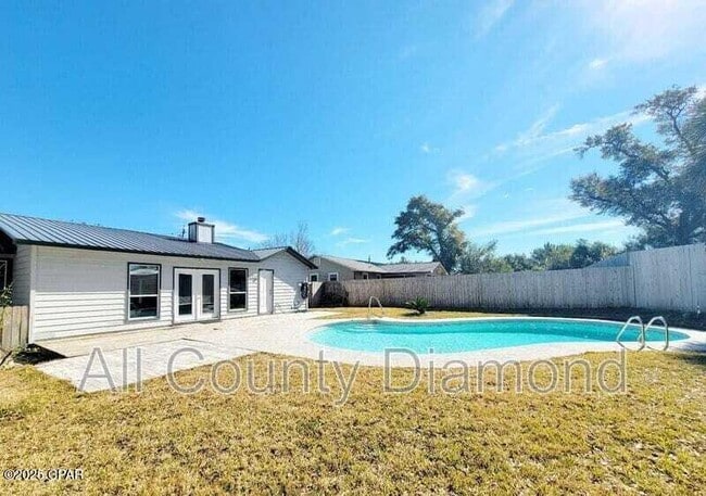 Building Photo - 215 Harris Ave