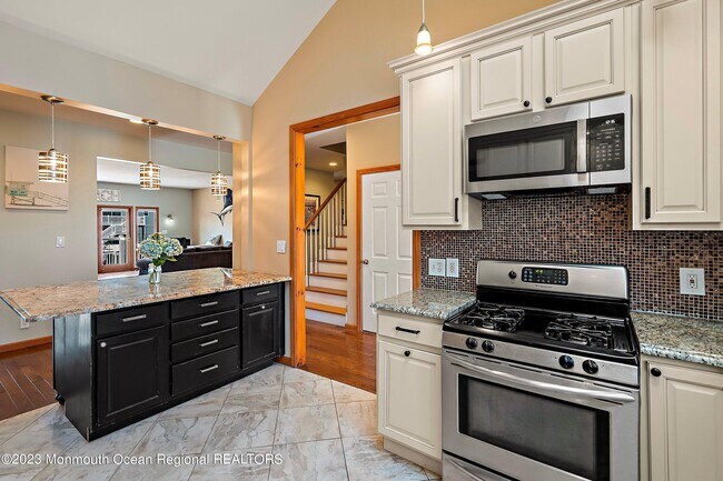 Building Photo - 18 Halsey Dr