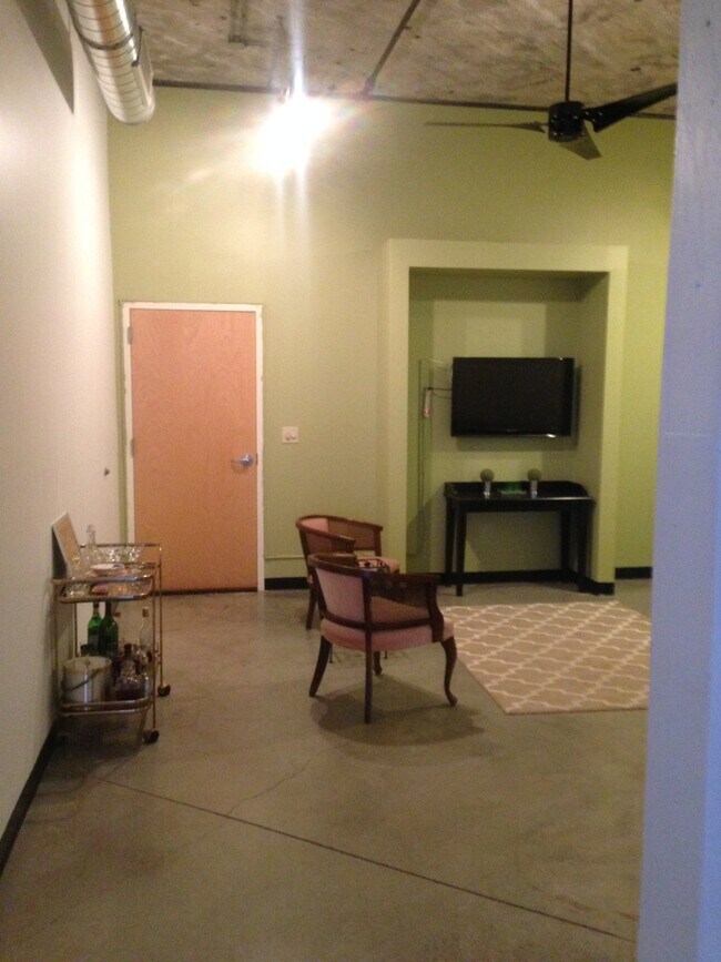 Building Photo - 2520 S 3rd St