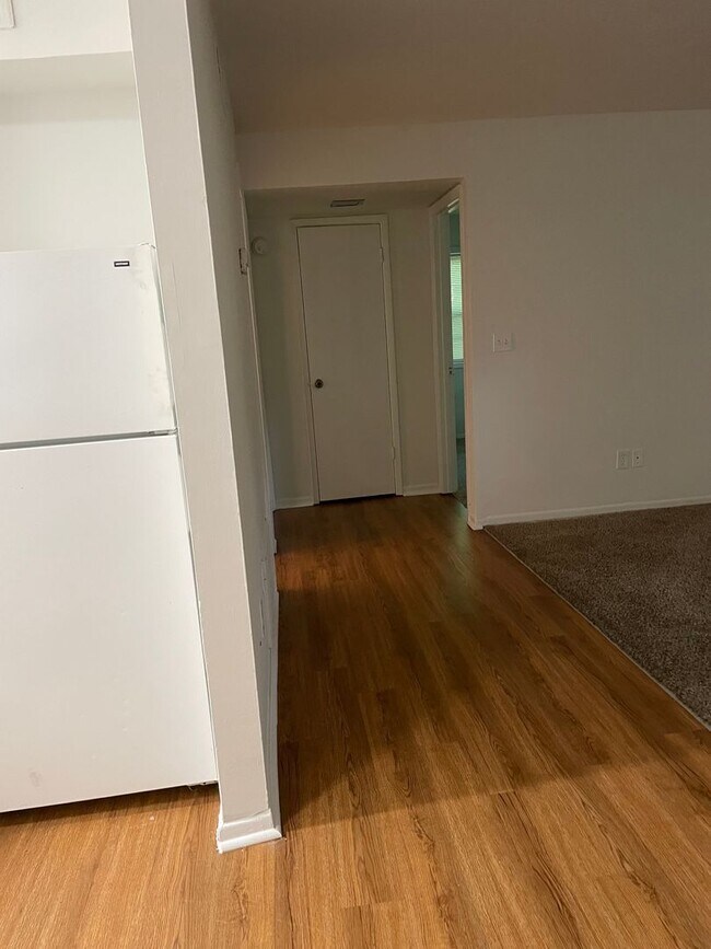 Building Photo - Modern 2-Bed, 1-Bath Oasis with Central Air and Gourmet Kitchen