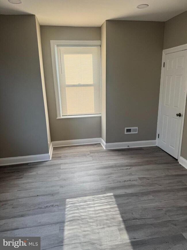 Building Photo - 1945 W Airdrie St