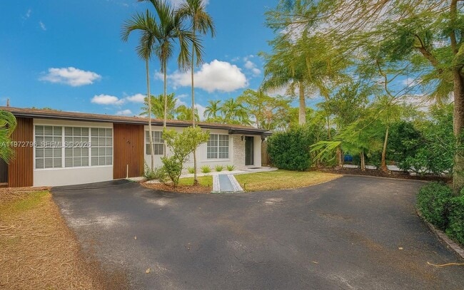 Building Photo - 1399 NE 38th St