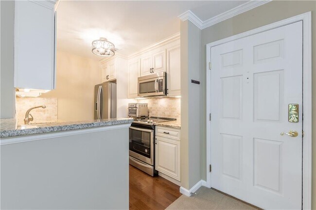 Building Photo - 28106 Plantation Dr NE