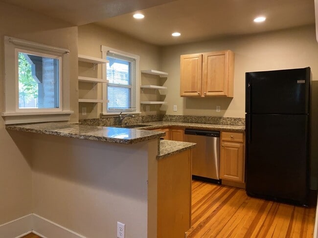 Building Photo - 135 N Sherwood St