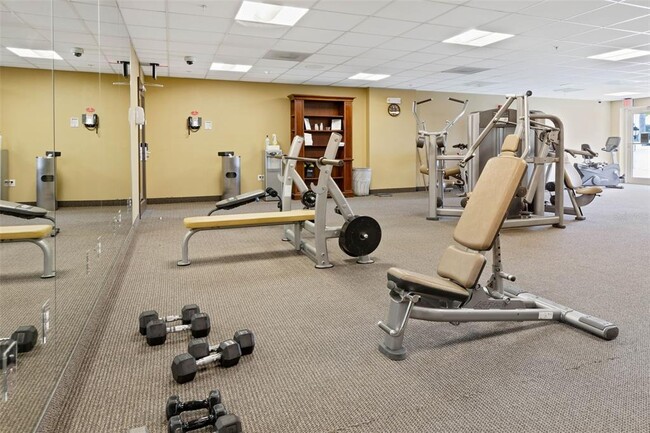Building Photo - 102 Yacht Harbor Dr