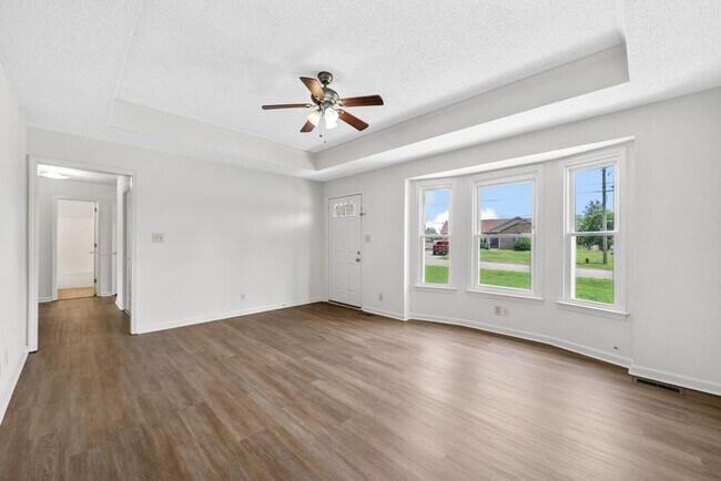 Building Photo - 3 Bedroom Pet Friendly Home For Rent Near 101st Parkway!