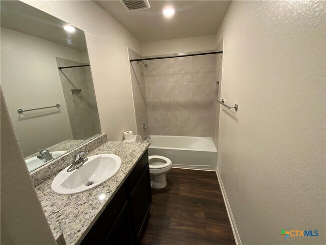 Building Photo - 208 Allington Cir