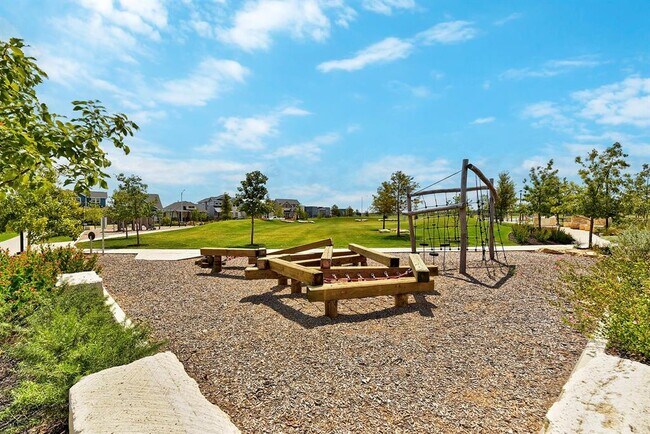 Building Photo - 8816 Mina Dr