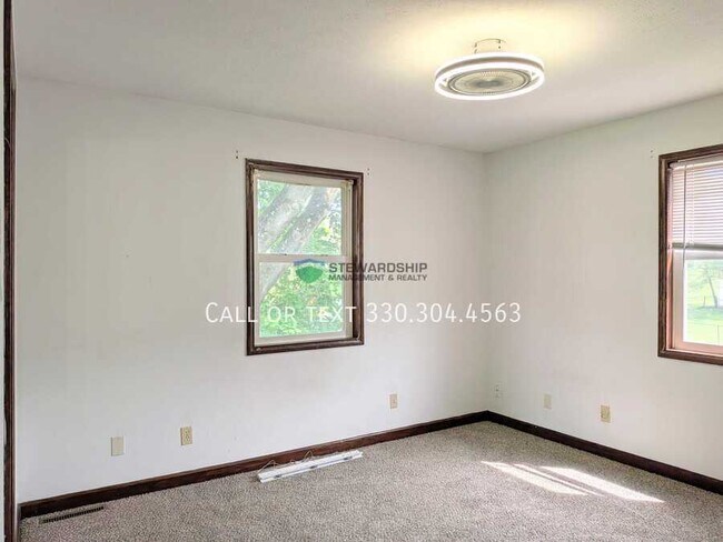 Building Photo - 940 17th St NE