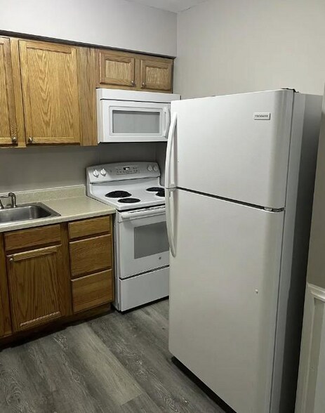 Building Photo - 7809 Dawn Rd