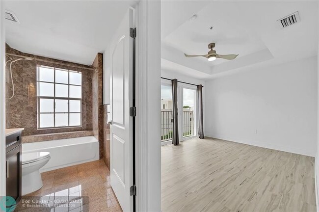 Building Photo - 2725 NE 8th Ave