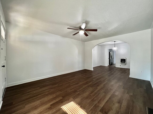 Building Photo - Cozy 3-Bedroom House on Linwood Ave.