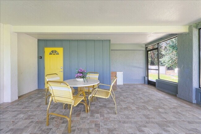 Building Photo - ALL UTILITIES INCLUDED & Fully Furnished! Sleek 2BR/2BA Townhome in Haines City