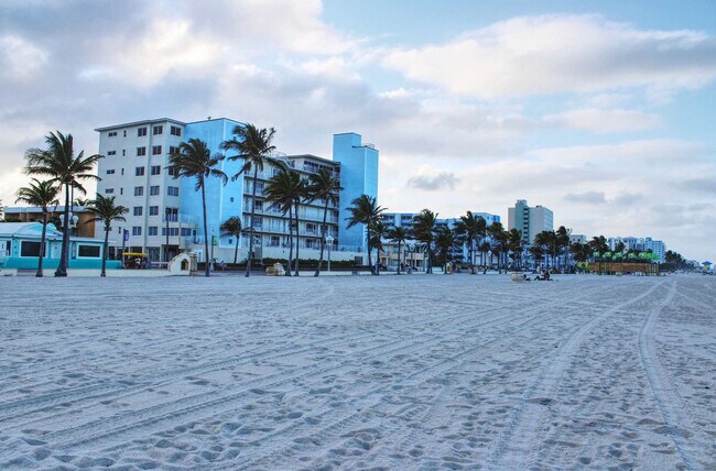 Building Photo - 324 Van Buren St