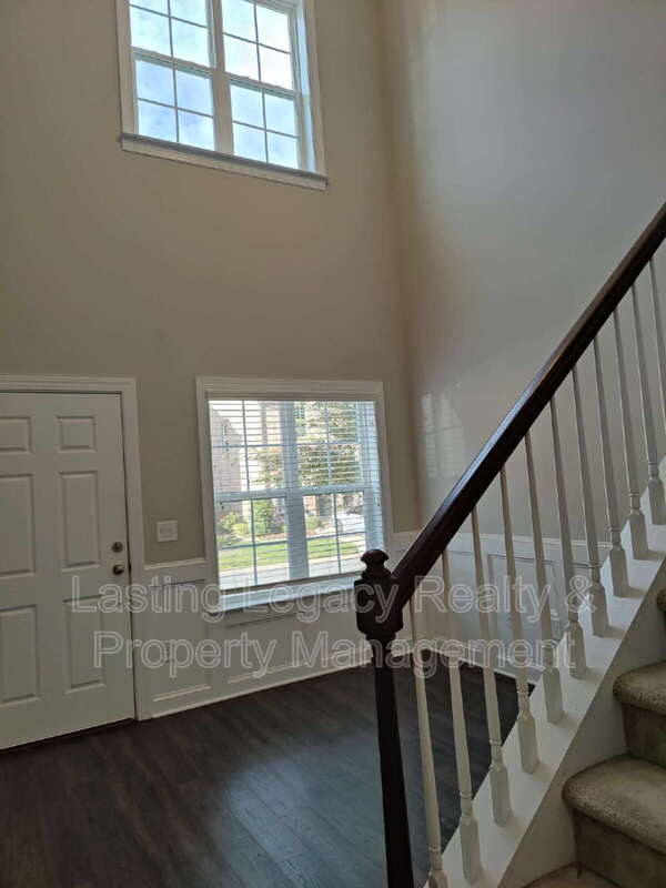 Building Photo - 847 Silver Leaf Dr