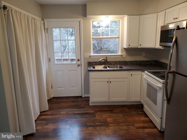 Building Photo - 366 Alsberry St