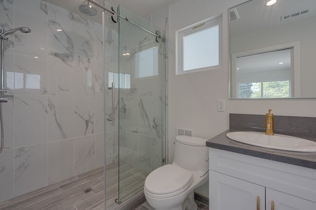 Building Photo - 2611 Hyperion Ave