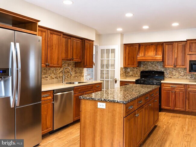 Building Photo - 7327 Yates Ct