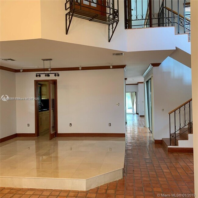 Building Photo - 901 Majorca Ave