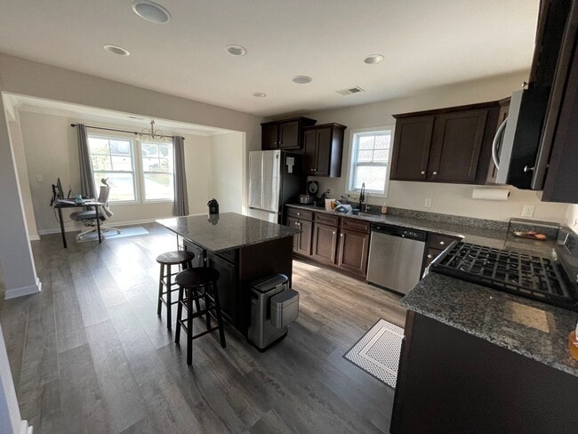 Building Photo - Lovely Three Bedroom Home in Camden and Minutes Away from I-20