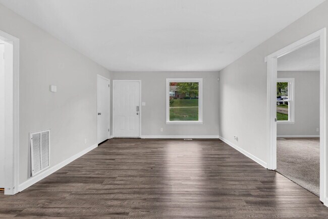 Building Photo - Move-in Special!! 3 Bedroom and 2 Bathroom...