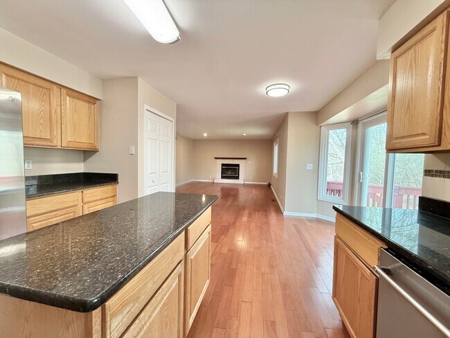 Building Photo - 2636 Shefman Terrace