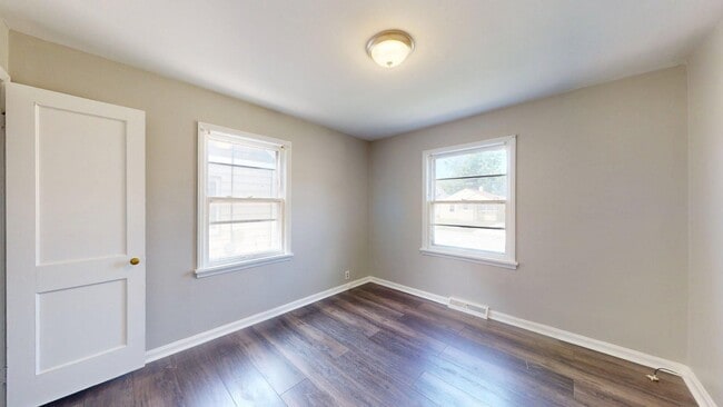 Building Photo - W.130th-Bellaire neighborhood, updated 3 b...