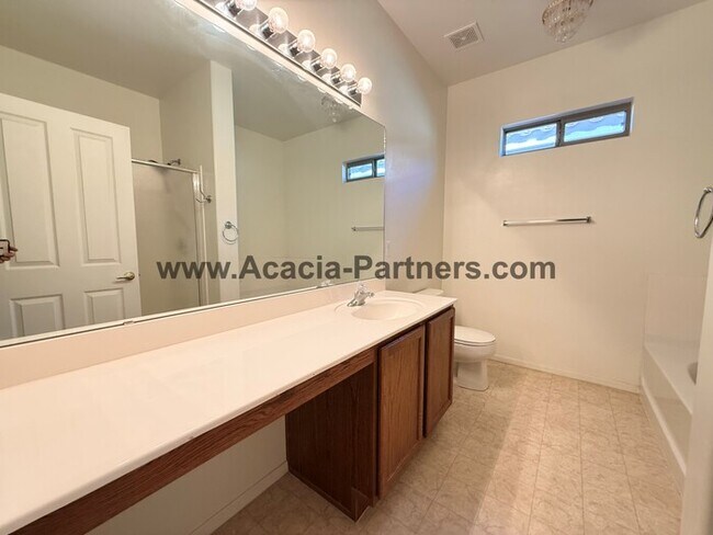 Building Photo - Three Bedroom  Home in Continental Reserves