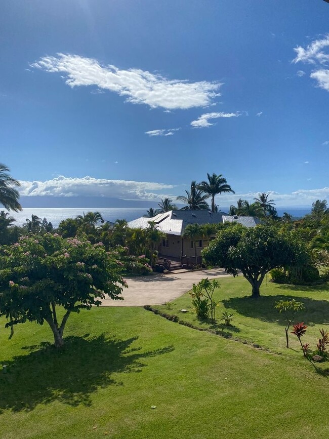Building Photo - Stunning Launiupoko 2BR Rental – Ocean Vie...