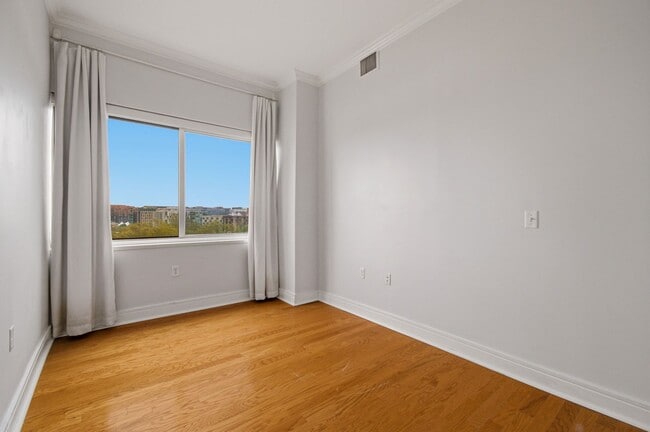 Building Photo - 800 4th St SW