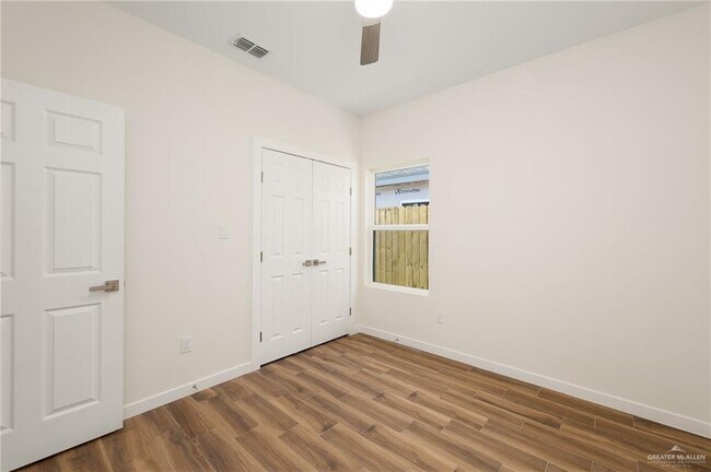 Building Photo - 609 N Onyx Ave