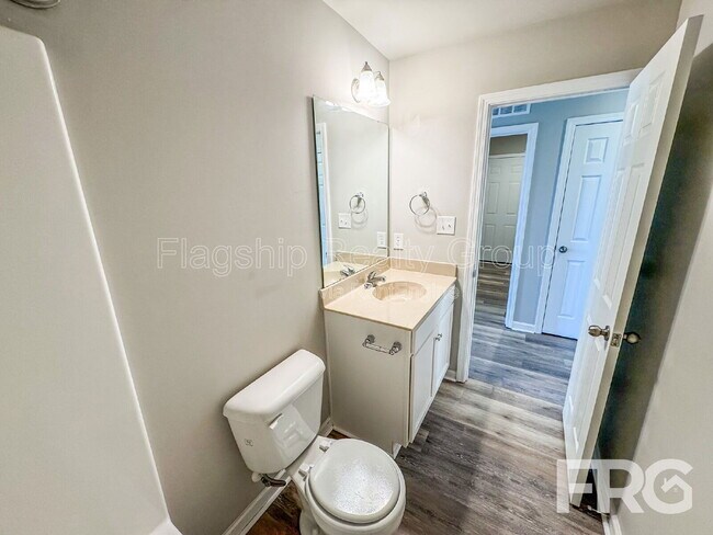 Building Photo - 102 Michael Thomas Pl