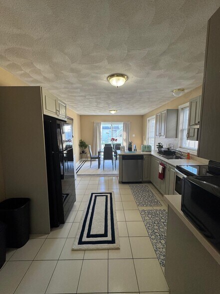 Building Photo - 31 Tapley Ave