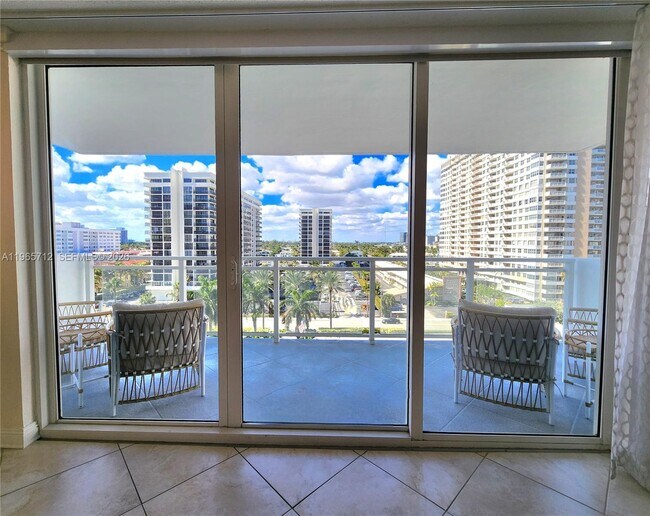 Building Photo - 2030 S Ocean Dr