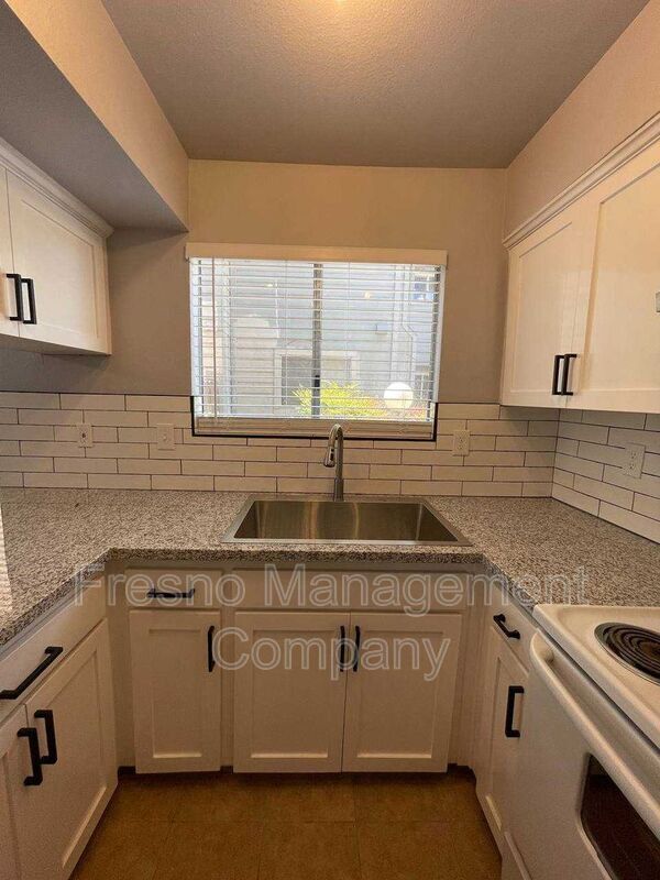 Building Photo - 3306 W Shields Ave