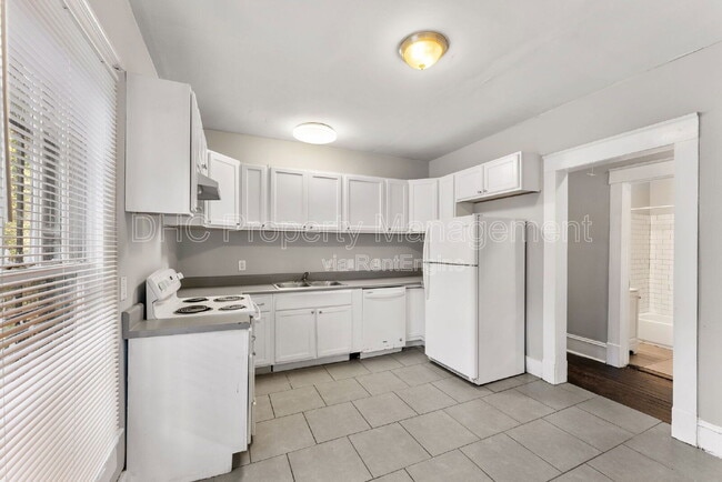 Building Photo - 896 Spencer St NW