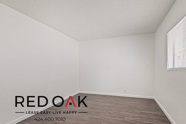 Building Photo - 7915 Vineland Ave